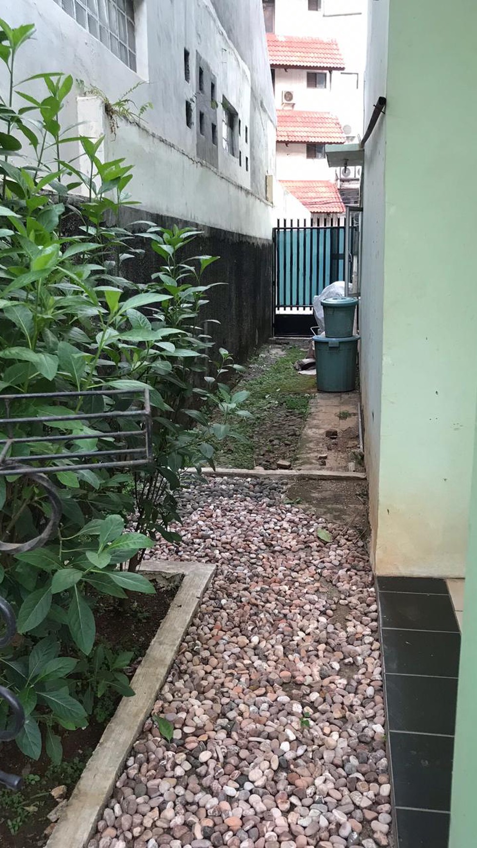 Rumah Taman Bougenville di Pondok Gede