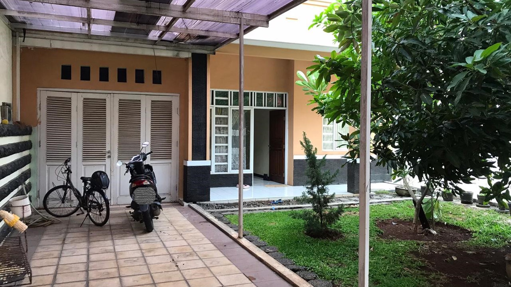 Rumah Taman Bougenville di Pondok Gede