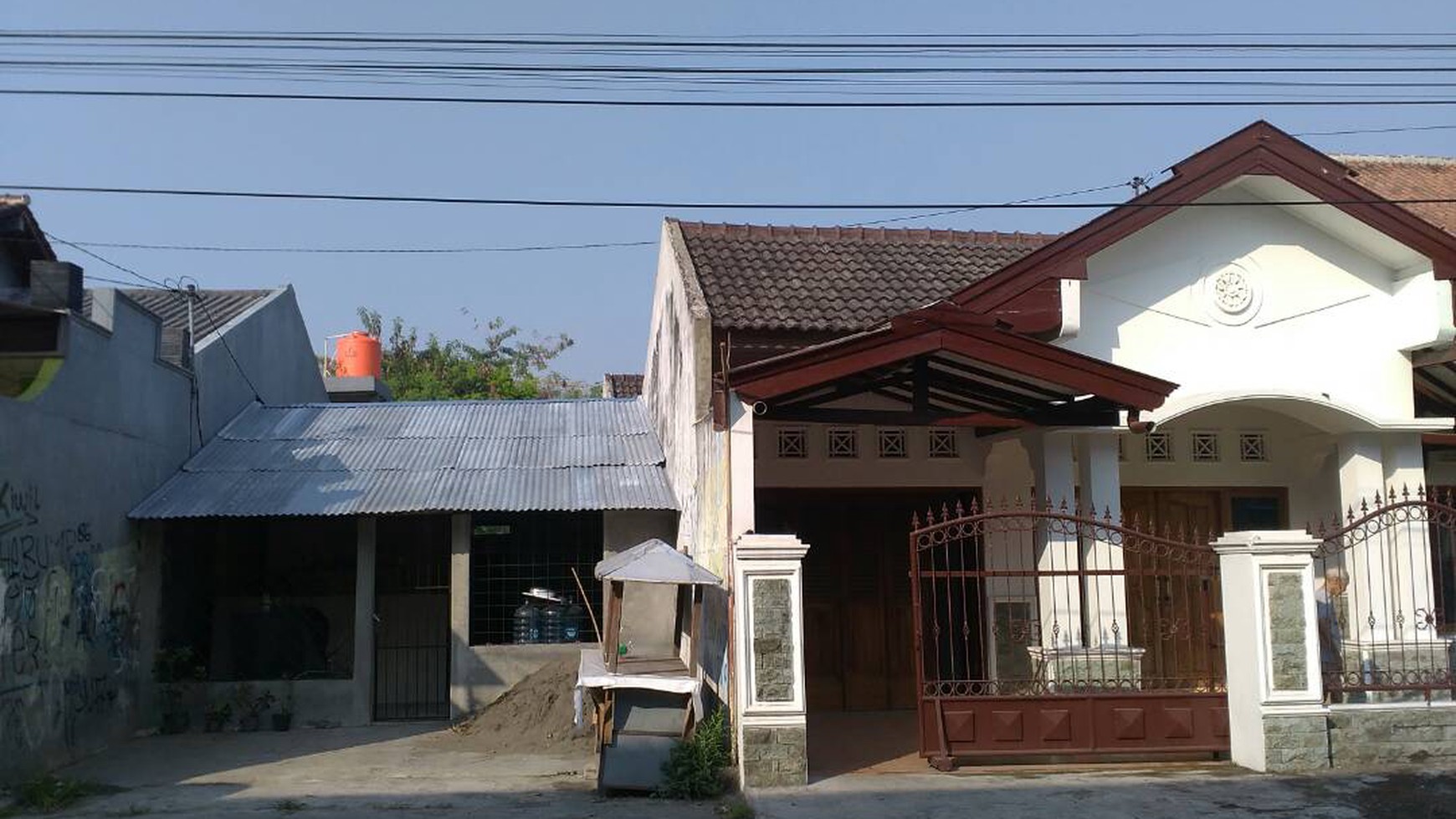TANAH DAN BANGUNAN DI JL COKROWIJAYAN, GAMPING, SLEMAN
