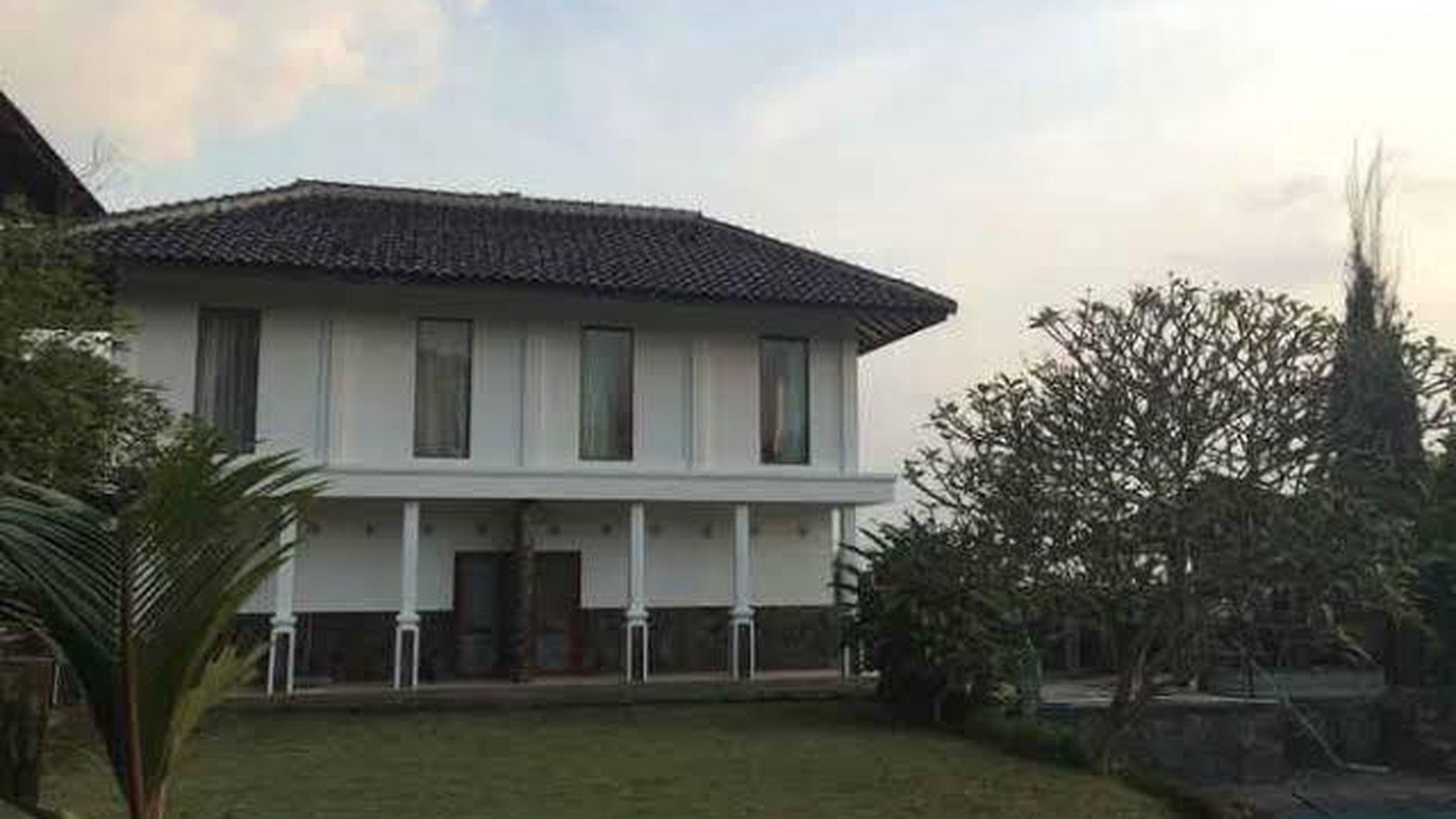 Dijual Villa Cantik Ada Kolam Renang di Ciwaruga Setiabudi Kota Bandung