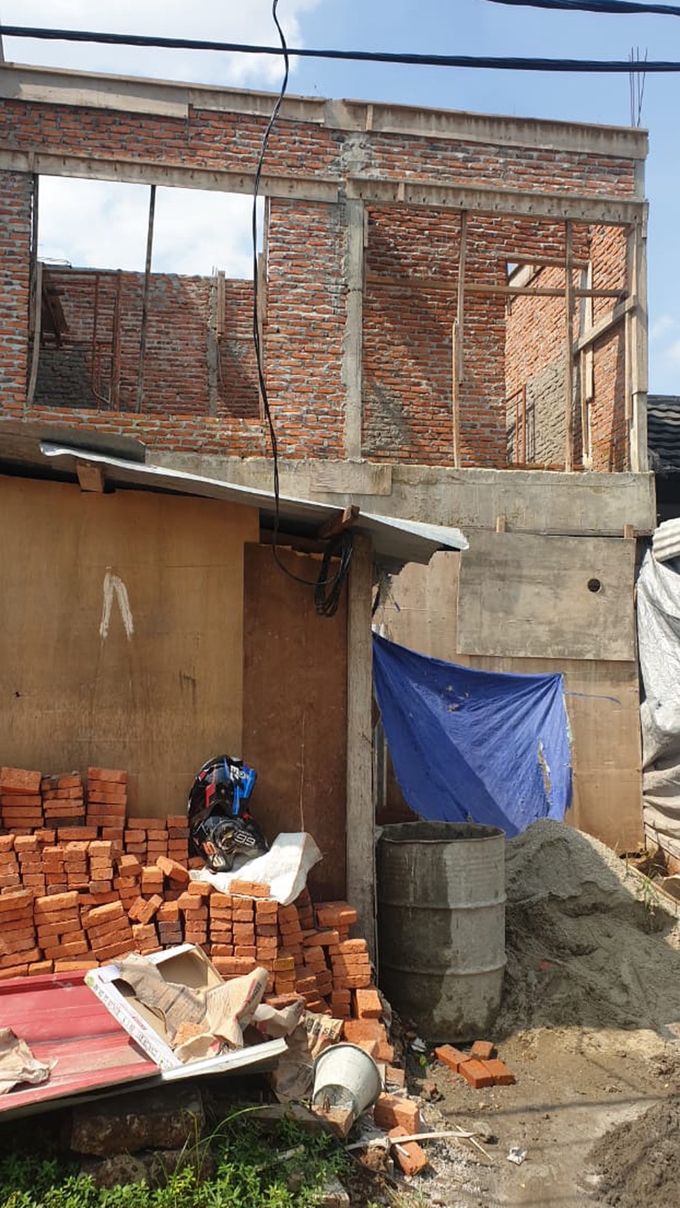 Rumah Bagus Dalam Proses Renovasi di Kawasan Graha Bintaro Jaya