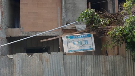 Rumah Bagus Dalam Proses Renovasi di Kawasan Graha Bintaro Jaya