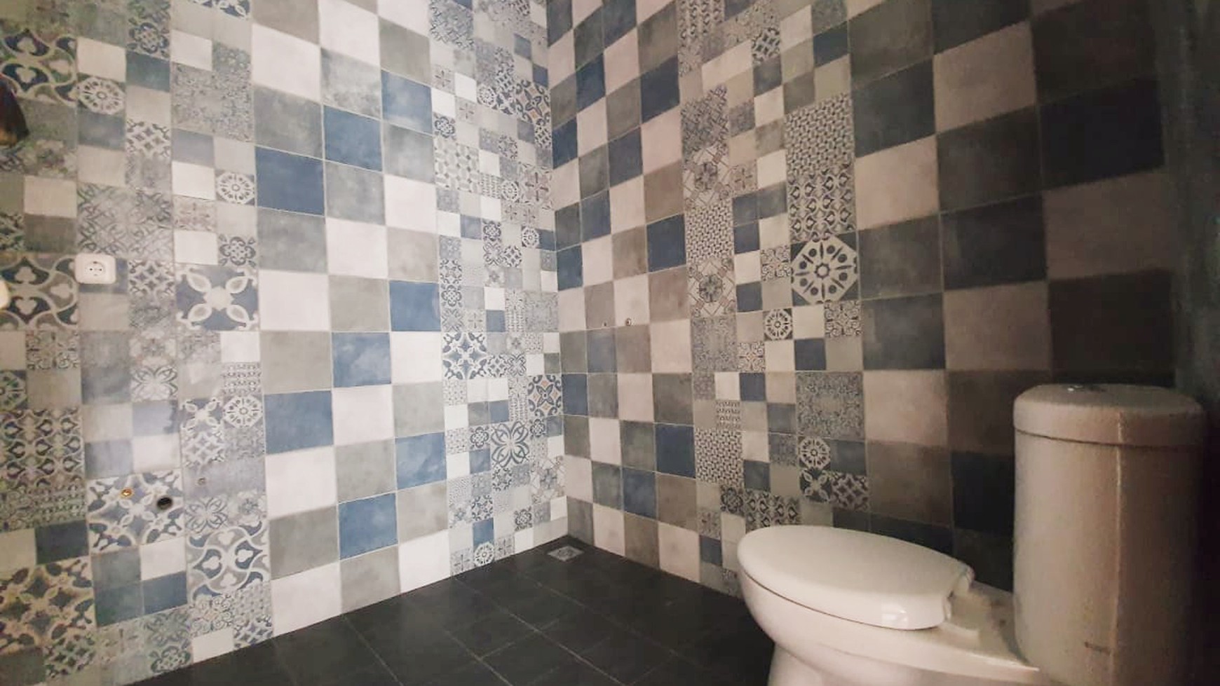 RUMAH UNIK DALAM CLUSTER DI CILANDAK