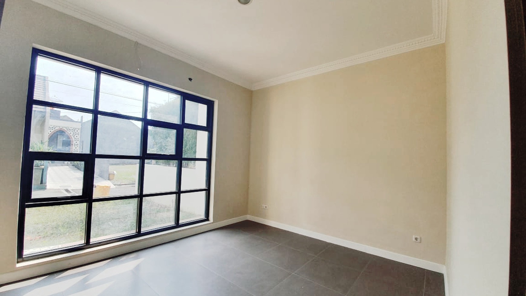 RUMAH UNIK DALAM CLUSTER DI CILANDAK