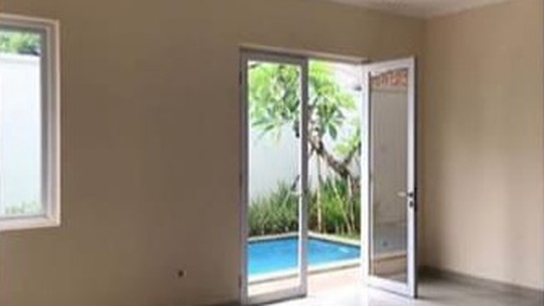 Rumah Nempel TB Simatupang, Jakarta Selatan.