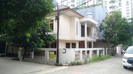 Rumah Hoek Di Puspa Gading