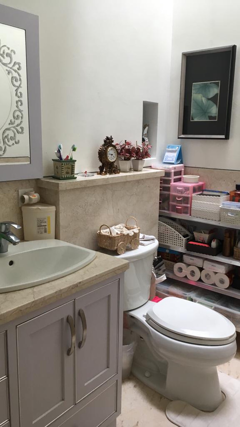 Rumah Lengkap Kolam Renang di Menteng