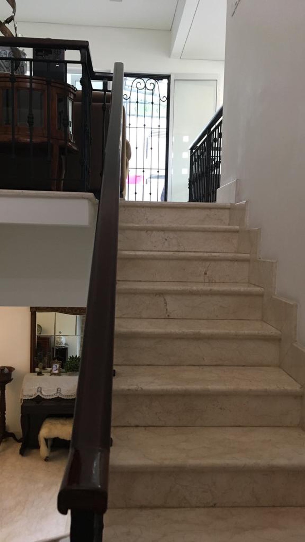 Rumah Lengkap Kolam Renang di Menteng