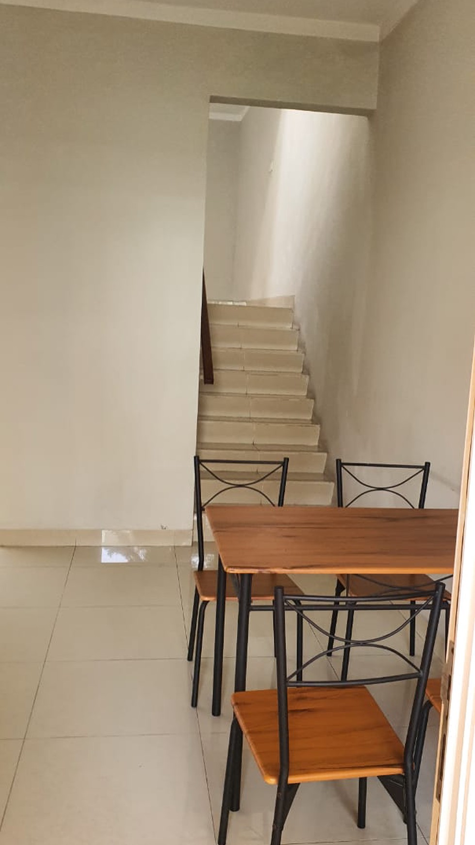 Rumah Sewa siap Huni di Cluster Kebayoran Village, Bintaro