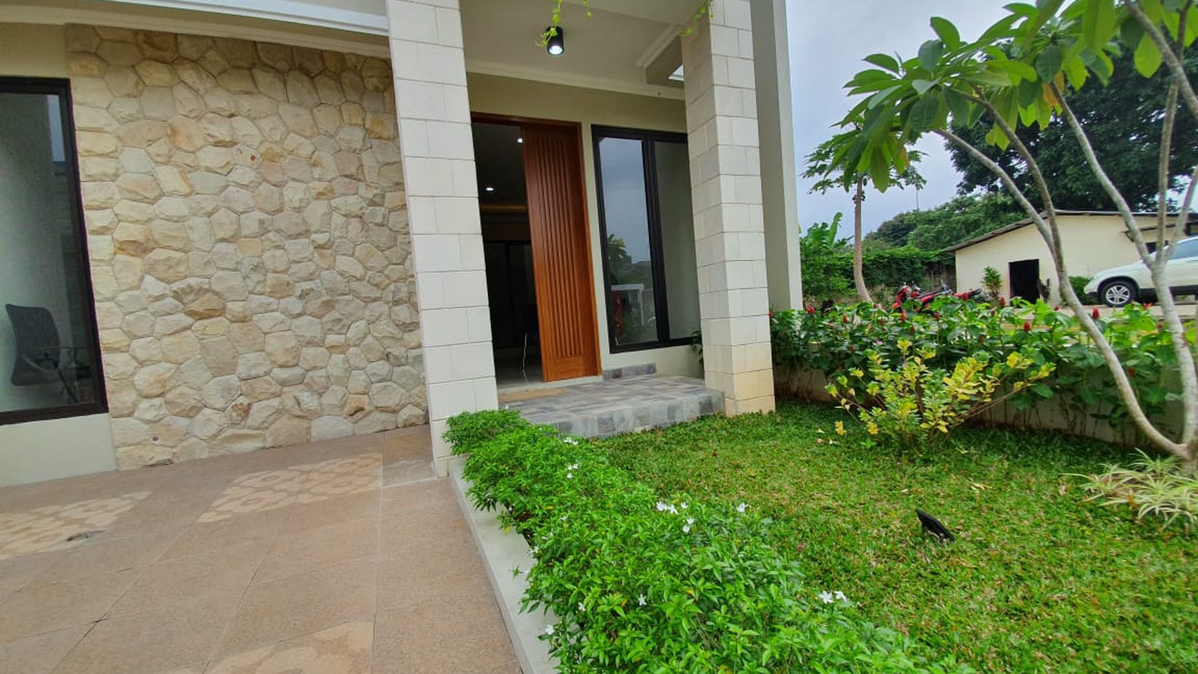 Dijual Rumah Modern Minimalis Dalam Townhouse Posisi Terdepan, Pondok Labu