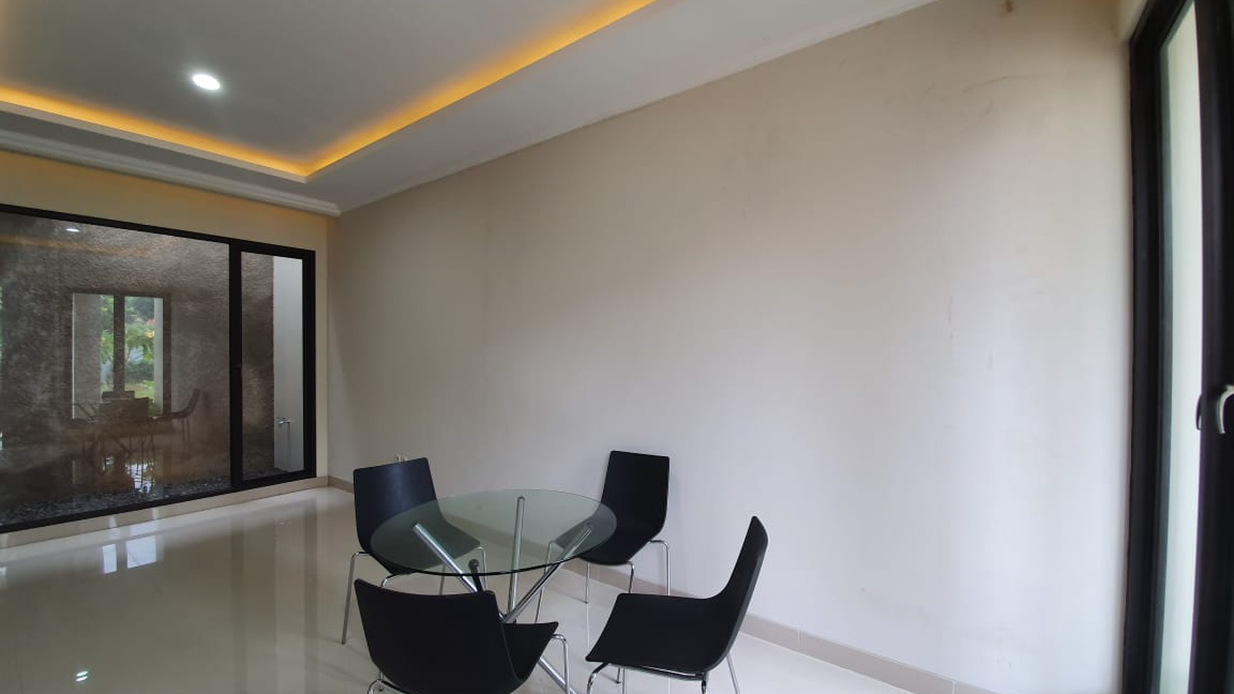 Dijual Rumah Modern Minimalis Dalam Townhouse Posisi Terdepan, Pondok Labu