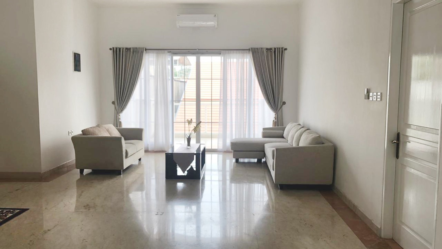 Luxury Home dan Siap Huni di Kawasan Kemang, Jakarta Selatan