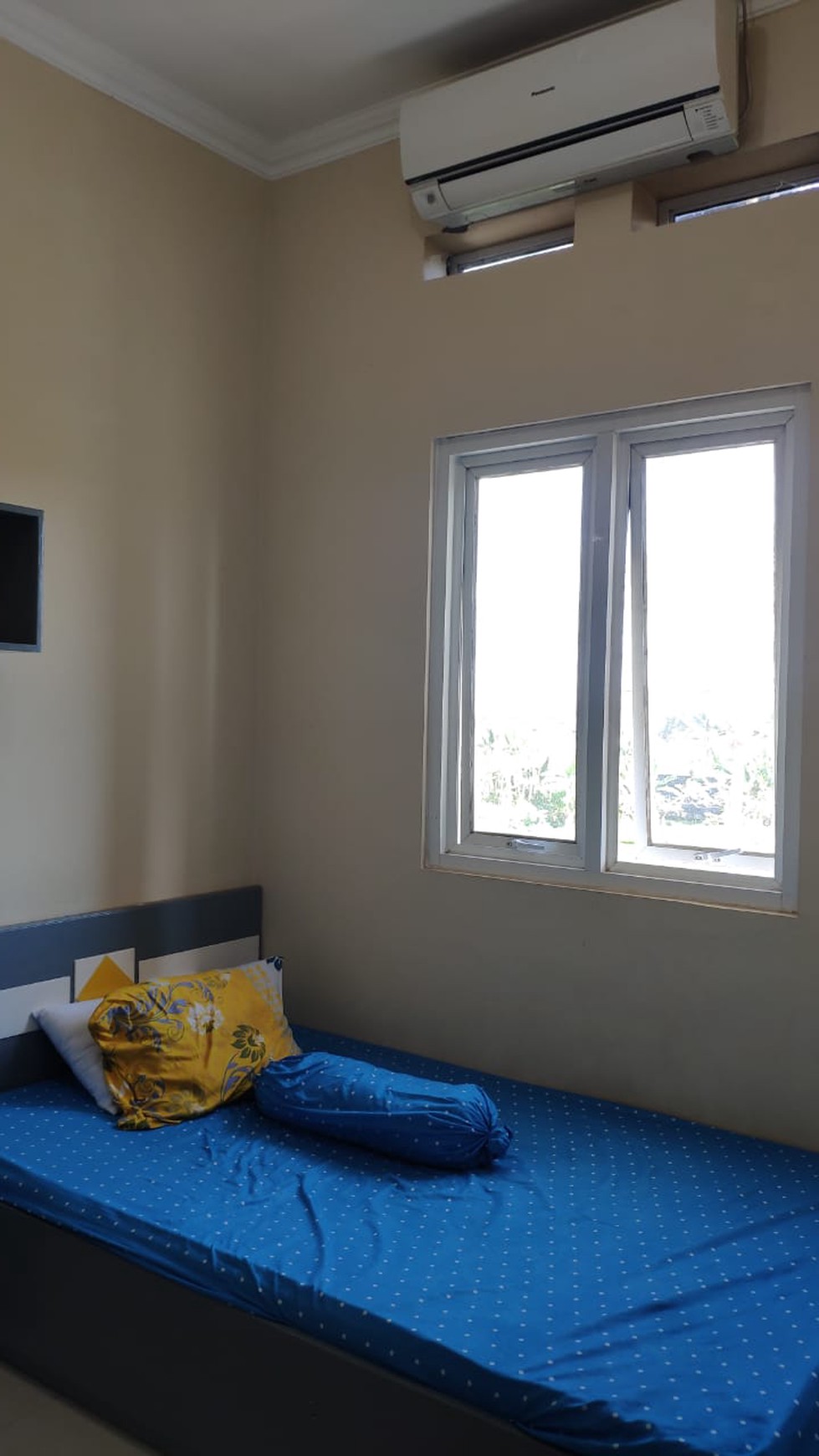 HUNIAN MODERN DESAIN MINIMALIS+FURNITURE DI PERUM SELATAN UMY
