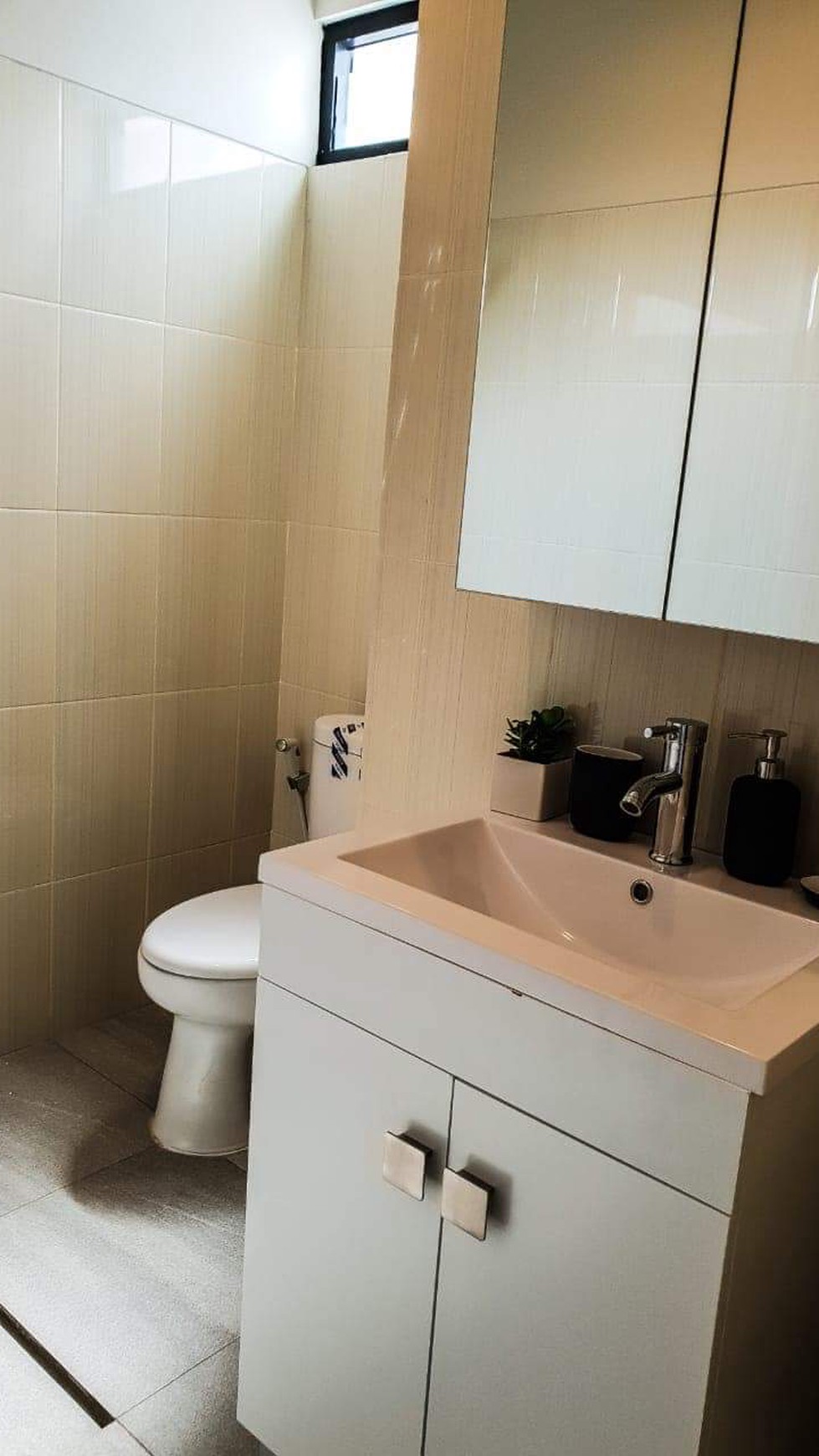 Rumah CANTIK Siap Huni, New Cluster, dan Strategis @The Akasia Eight, Jombang, Tang Sel