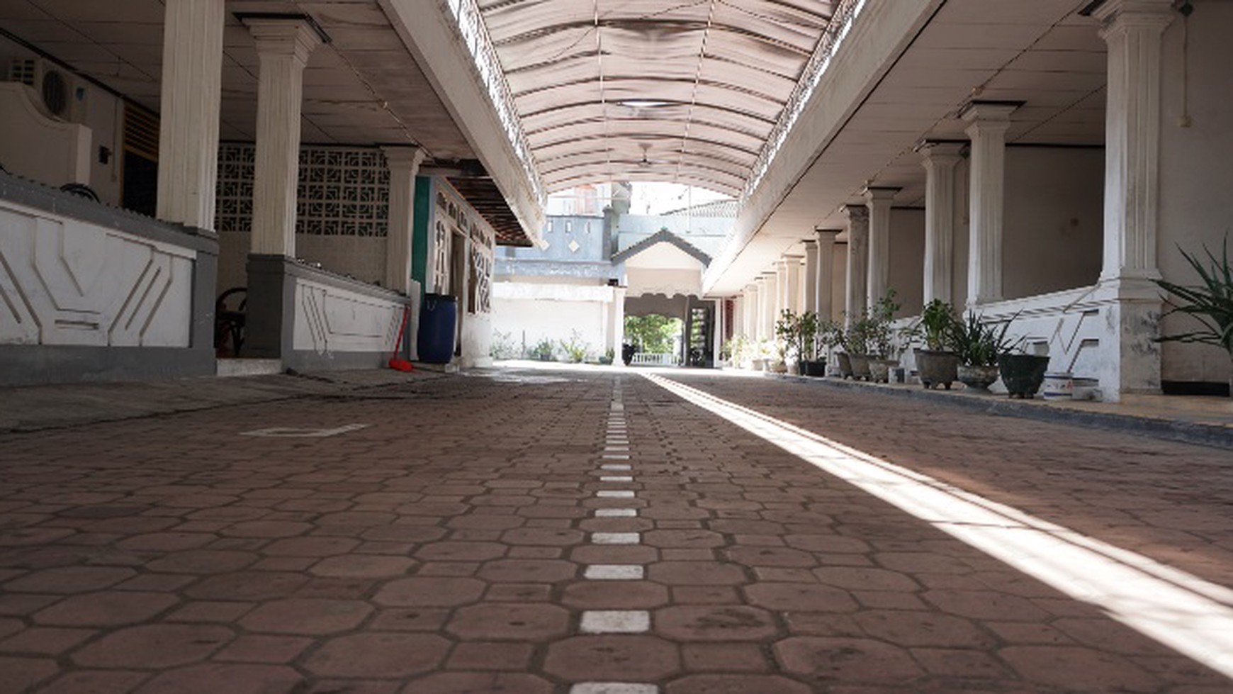 HOTEL FULL FURNISH DI JL SURYA, DEKAT PASAR GRUDO NGAWI, JAWA TIMUR