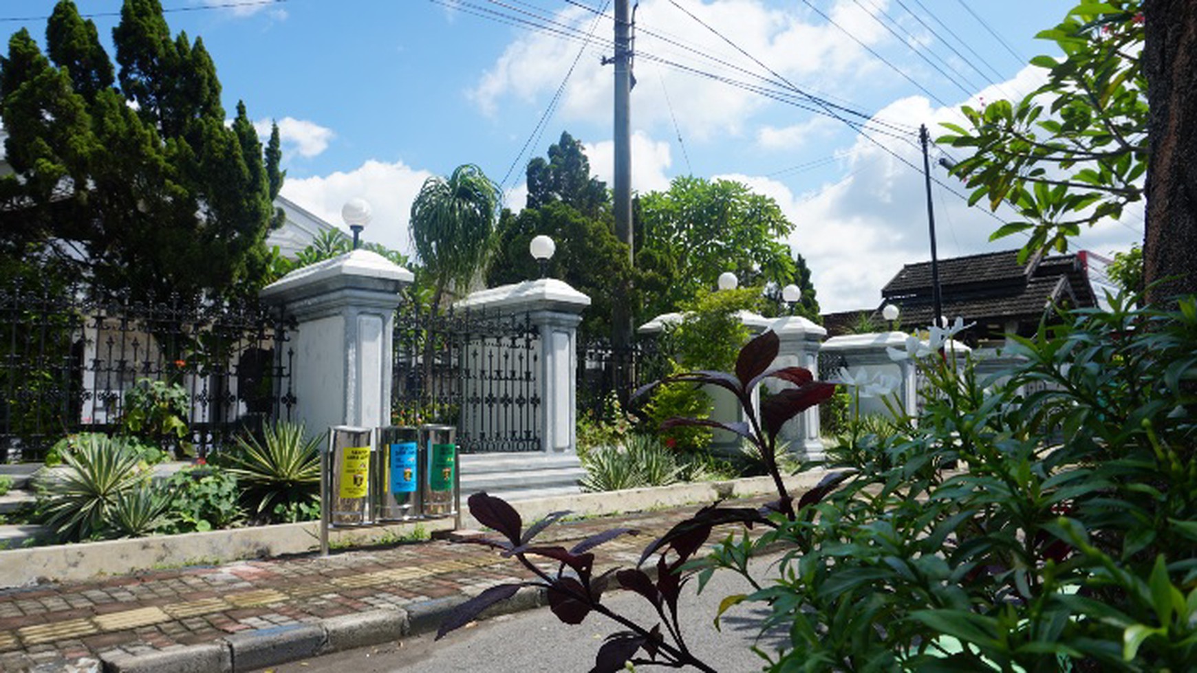 HOTEL FULL FURNISH DI JL SURYA, DEKAT PASAR GRUDO NGAWI, JAWA TIMUR