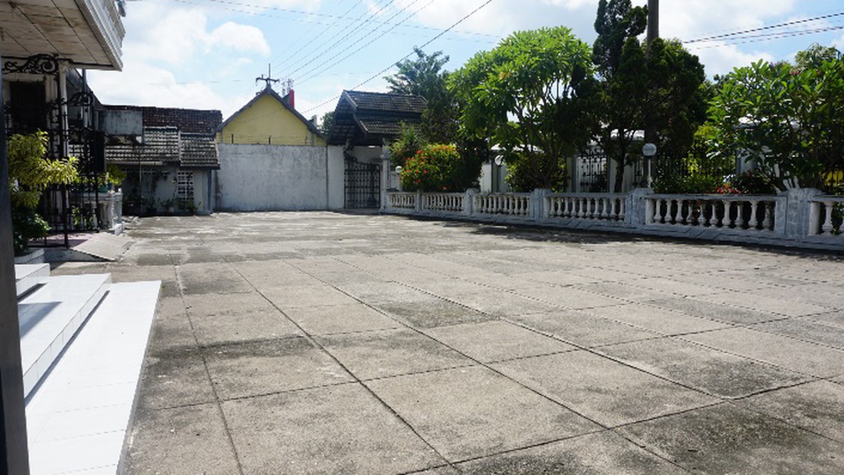 HOTEL FULL FURNISH DI JL SURYA, DEKAT PASAR GRUDO NGAWI, JAWA TIMUR