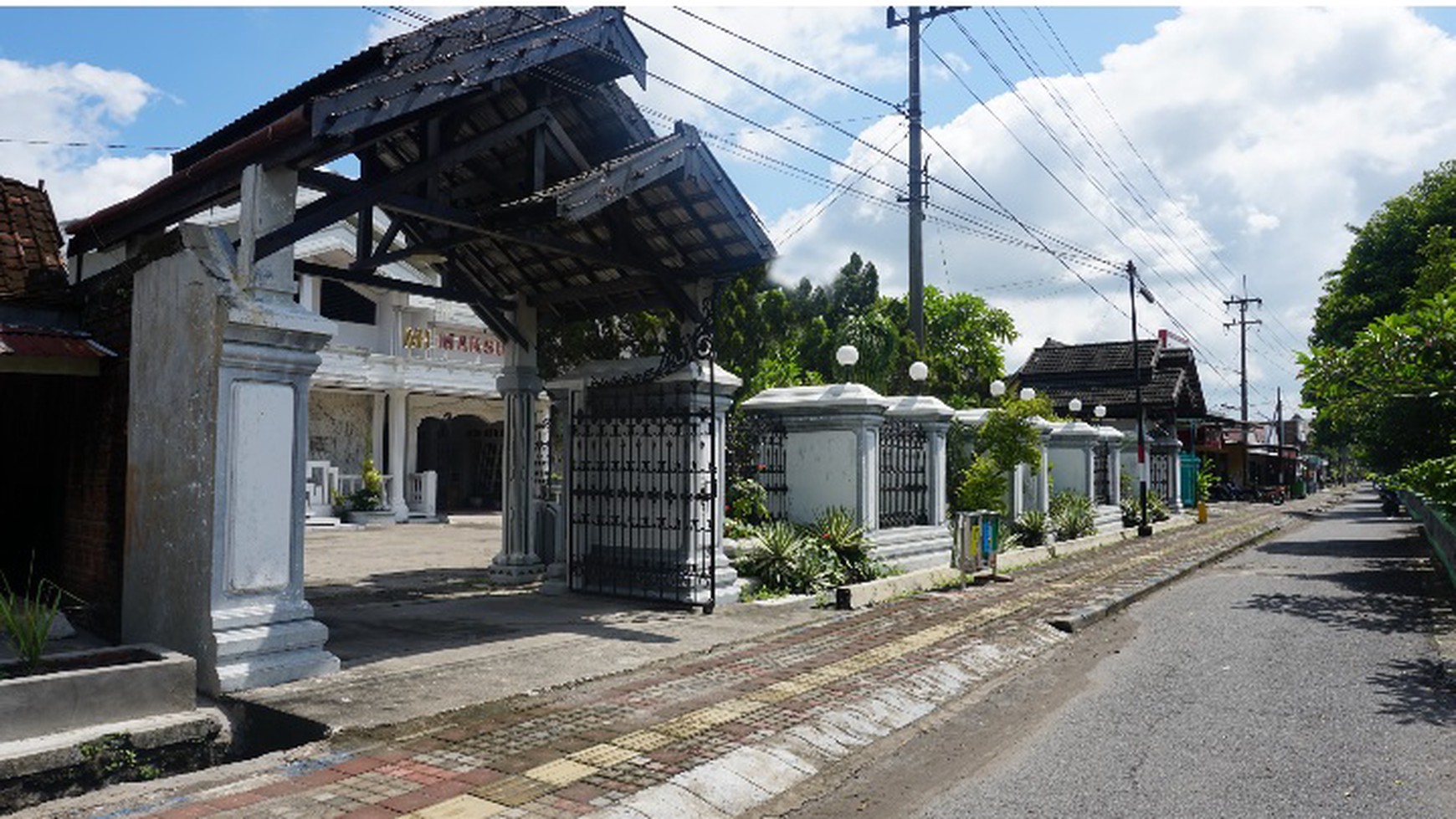 HOTEL FULL FURNISH DI JL SURYA, DEKAT PASAR GRUDO NGAWI, JAWA TIMUR