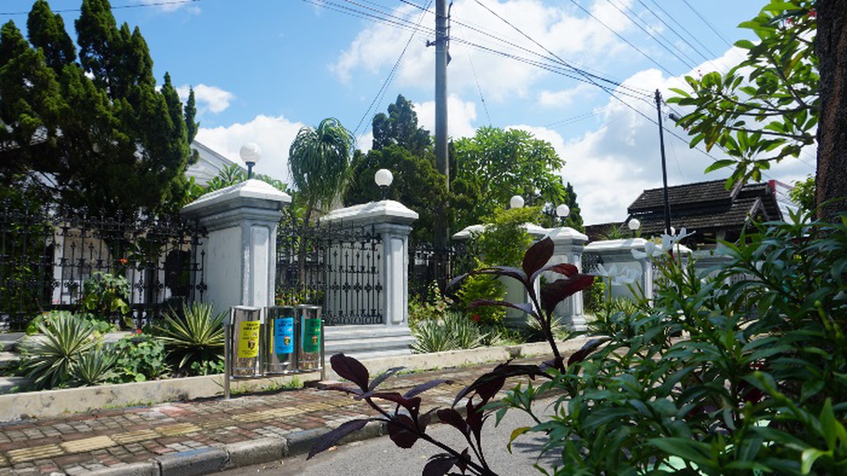 HOTEL FULL FURNISH DI JL SURYA, DEKAT PASAR GRUDO NGAWI, JAWA TIMUR