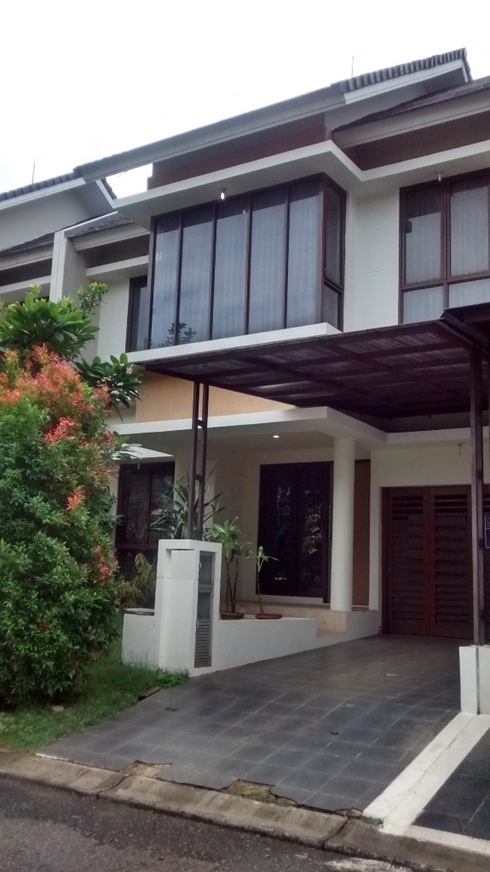 Rumah cantik minimalis berada dalam cluster bintaro jaya sektor 9