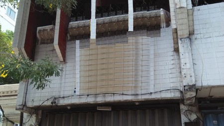 Rumah tengah kota jalan Blauran Surabaya