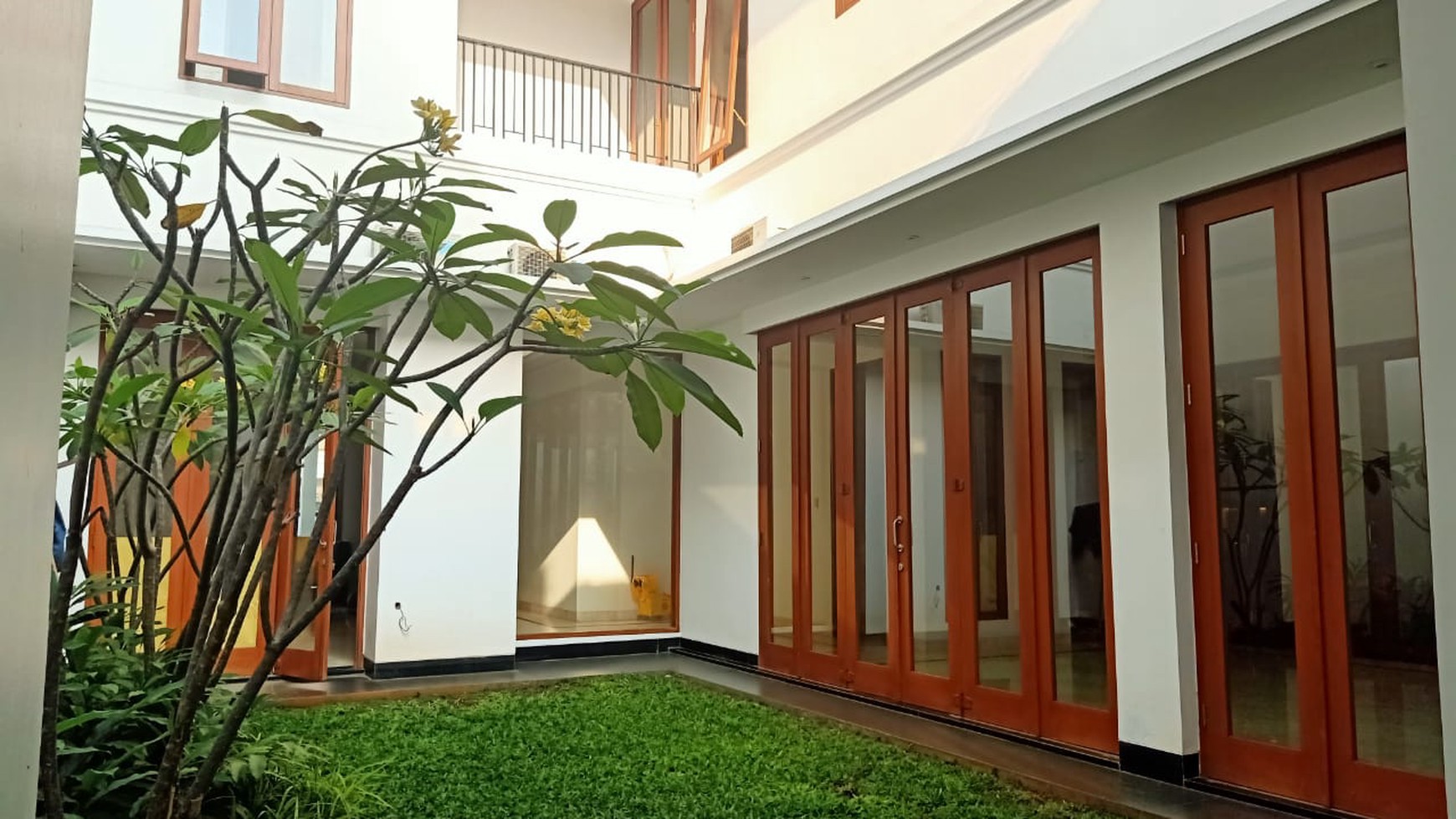 Rumah Semi Furnished di Pondok Indah, Jakarta Selatan