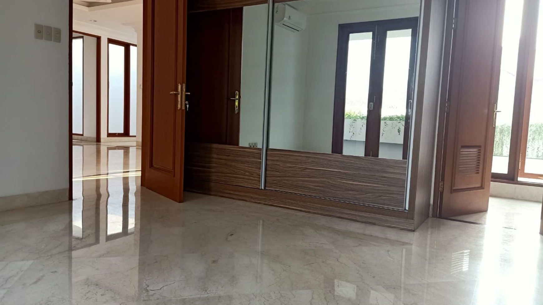 Rumah Semi Furnished di Pondok Indah, Jakarta Selatan