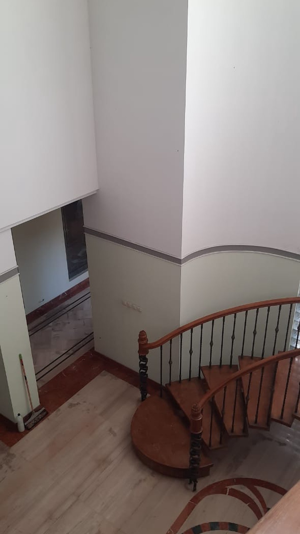 Rumah siap huni ada s.pool di Cikini bintaro