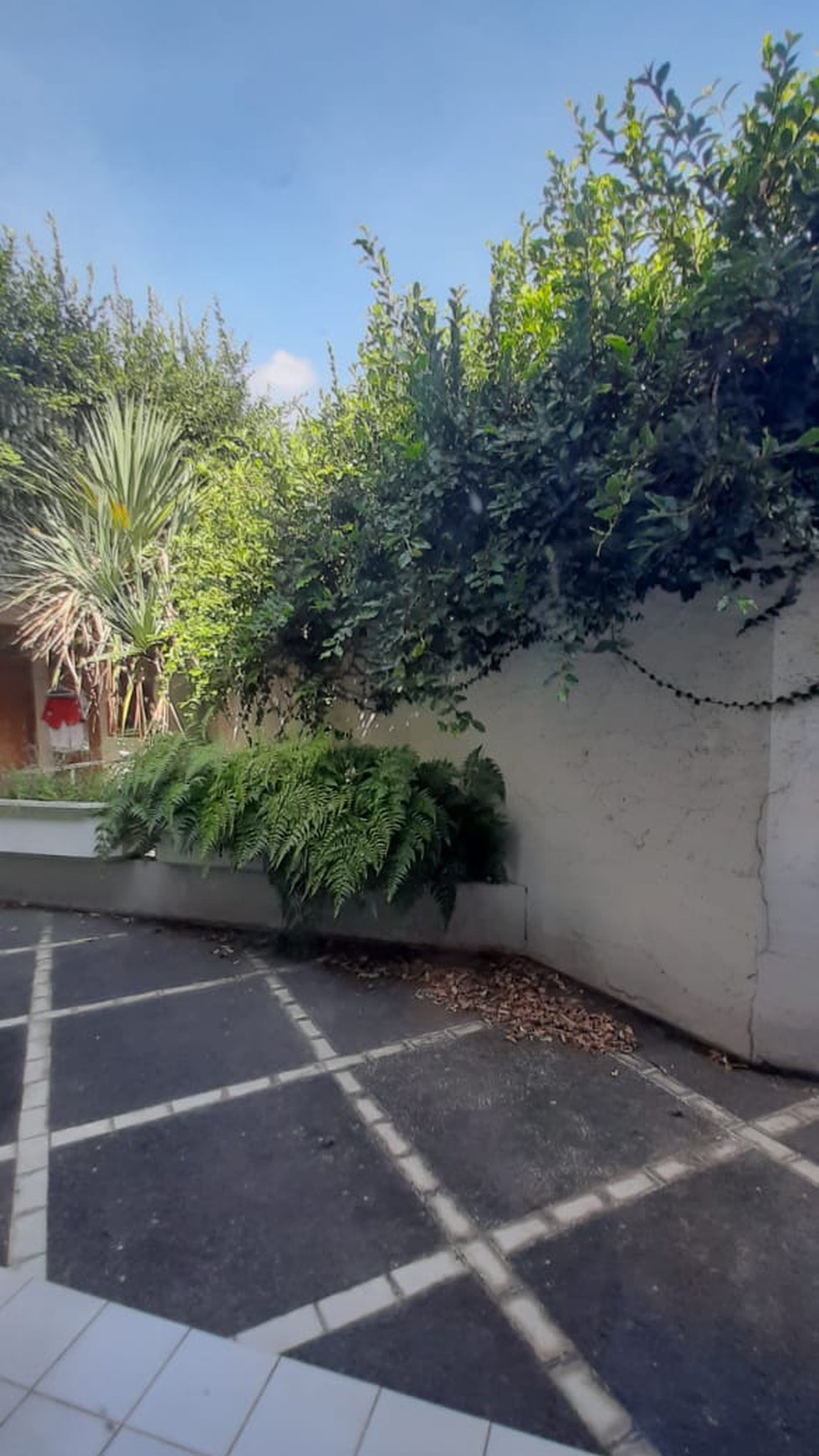 Rumah siap huni ada s.pool di Cikini bintaro