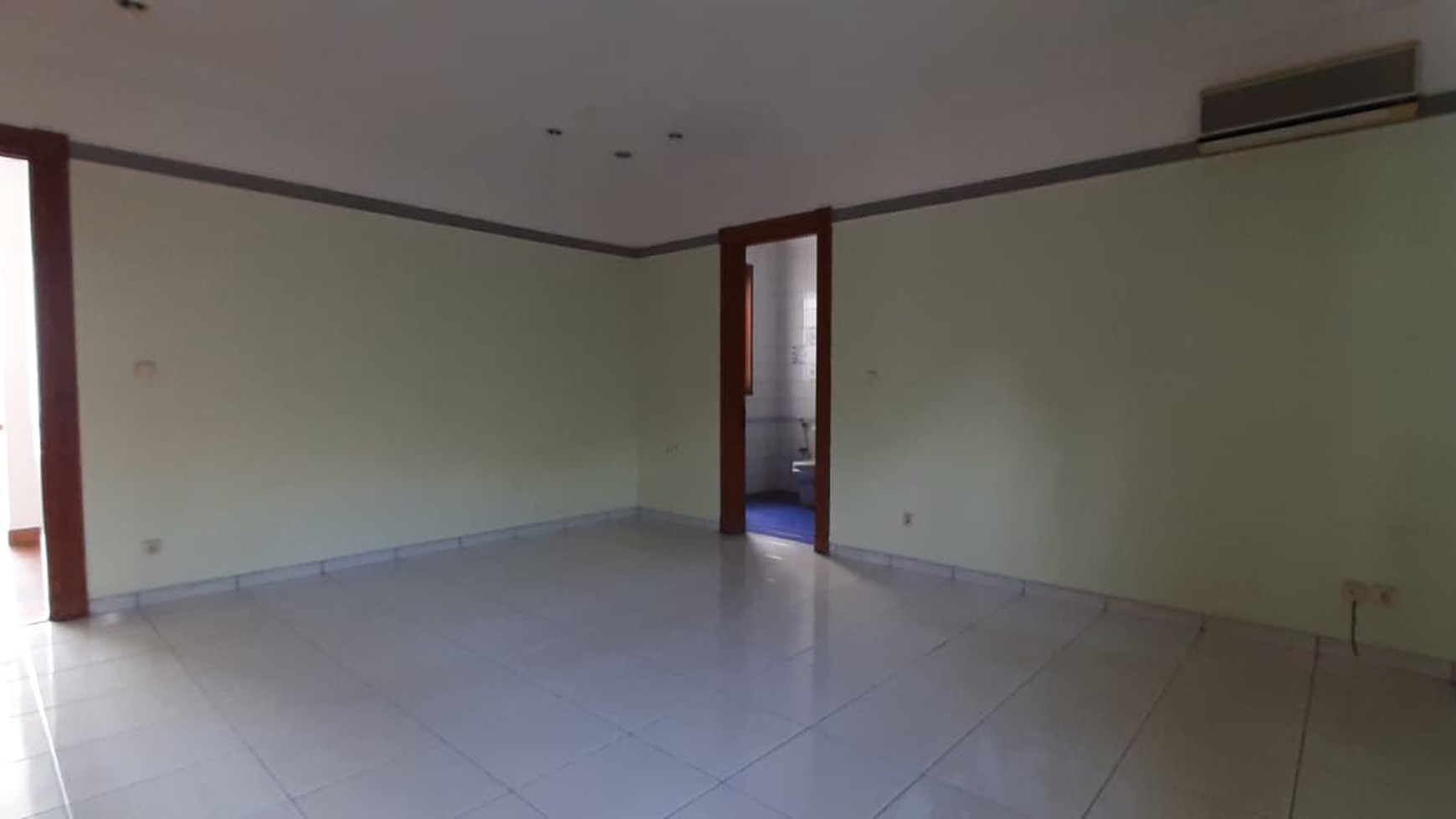 Rumah siap huni ada s.pool di Cikini bintaro