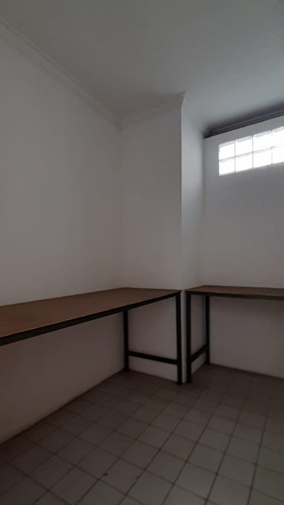 Rumah siap huni ada s.pool di Cikini bintaro