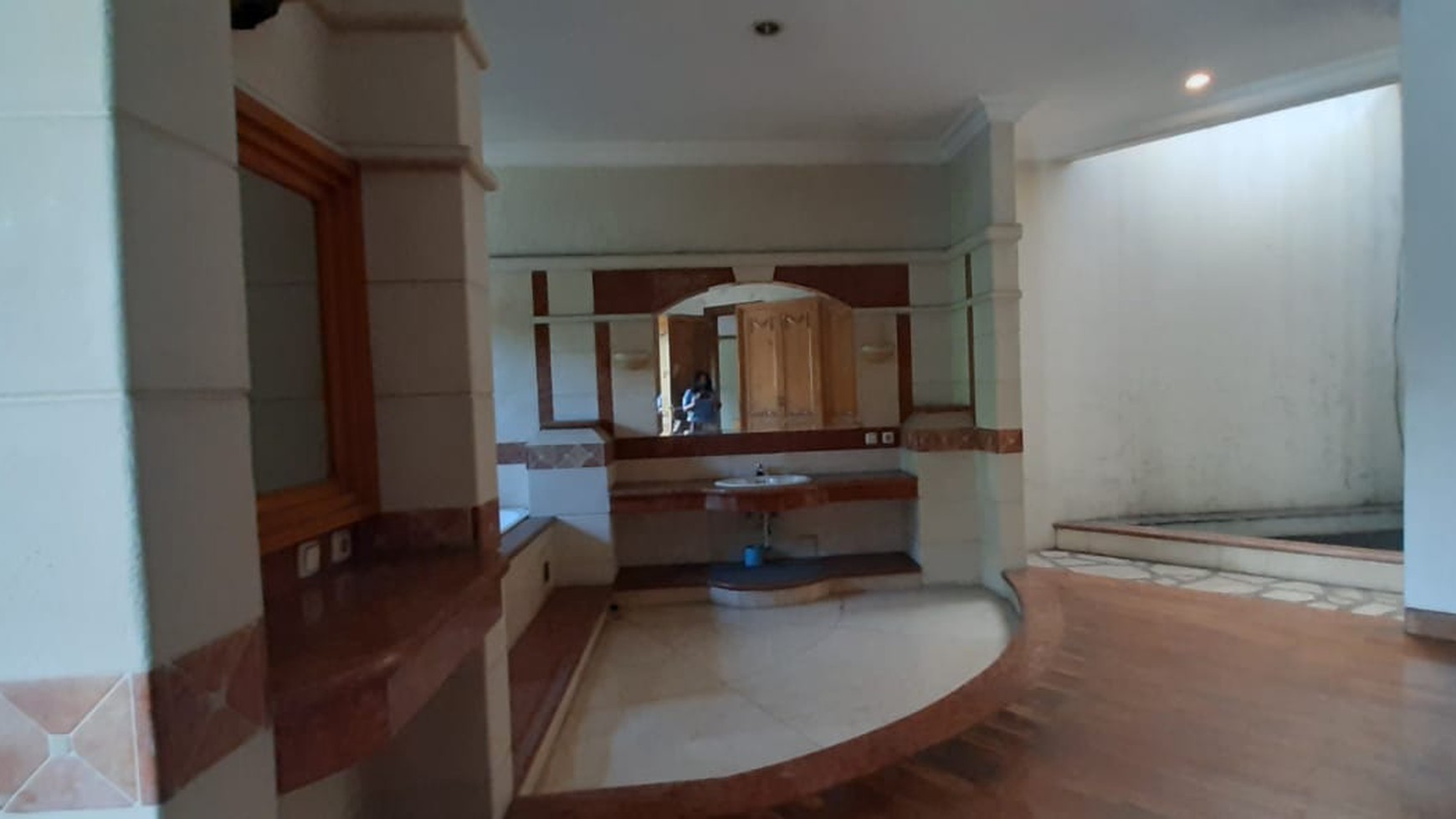 Rumah siap huni ada s.pool di Cikini bintaro