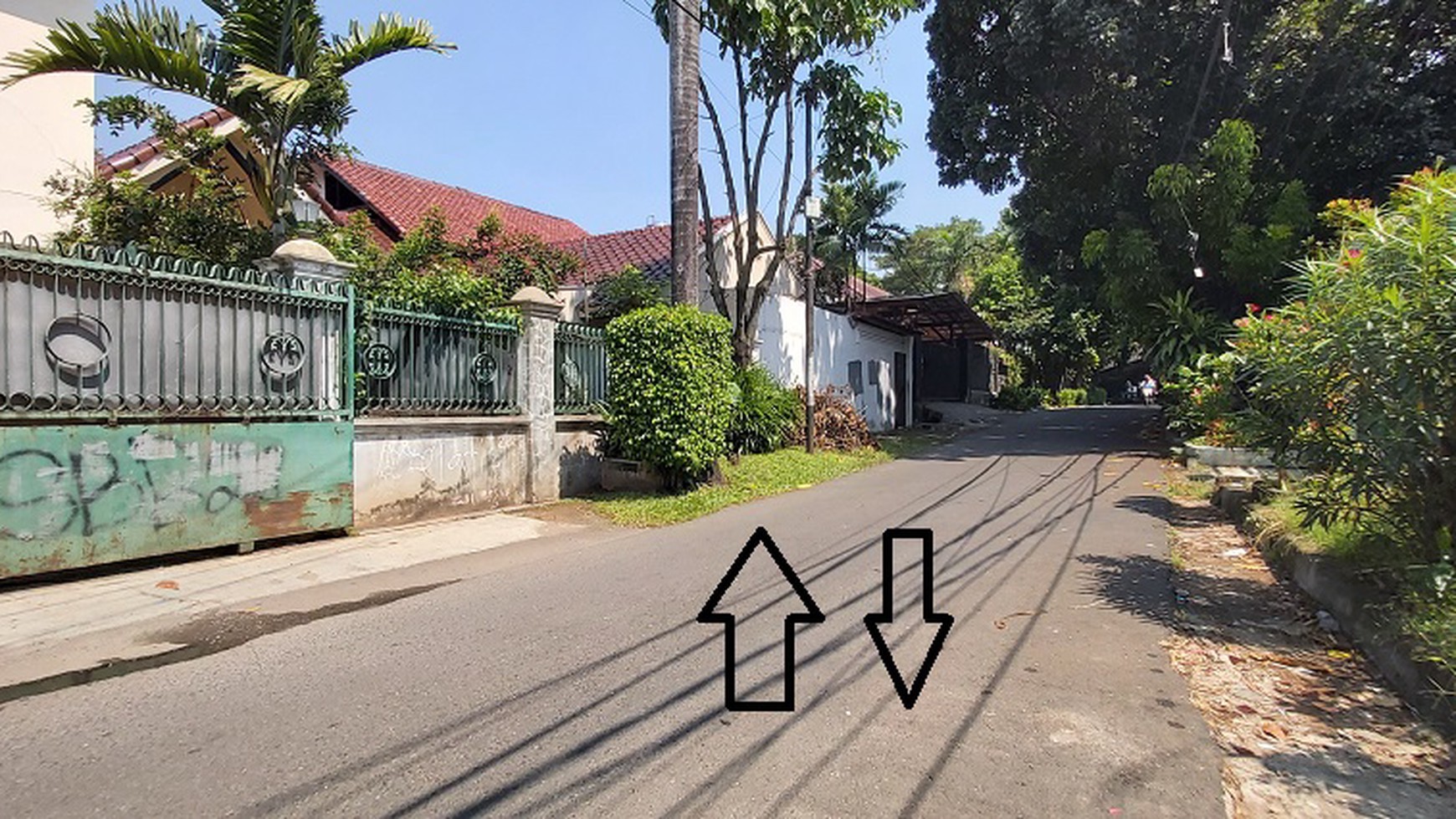 Rumah Di Cilandak, Jakarta Selatan, hanya 1 km ke MRT Cipete Raya, dan 1 km ke sekolah JIS Terogong