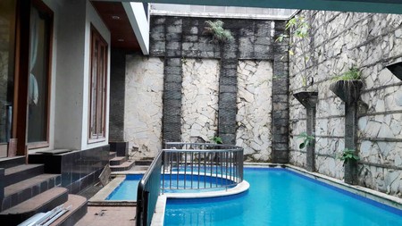 Di Jual Rumah Private Pool dan siap huni di Taman Senayan Bintaro Jaya Sektor 9 Tangerang Selatan