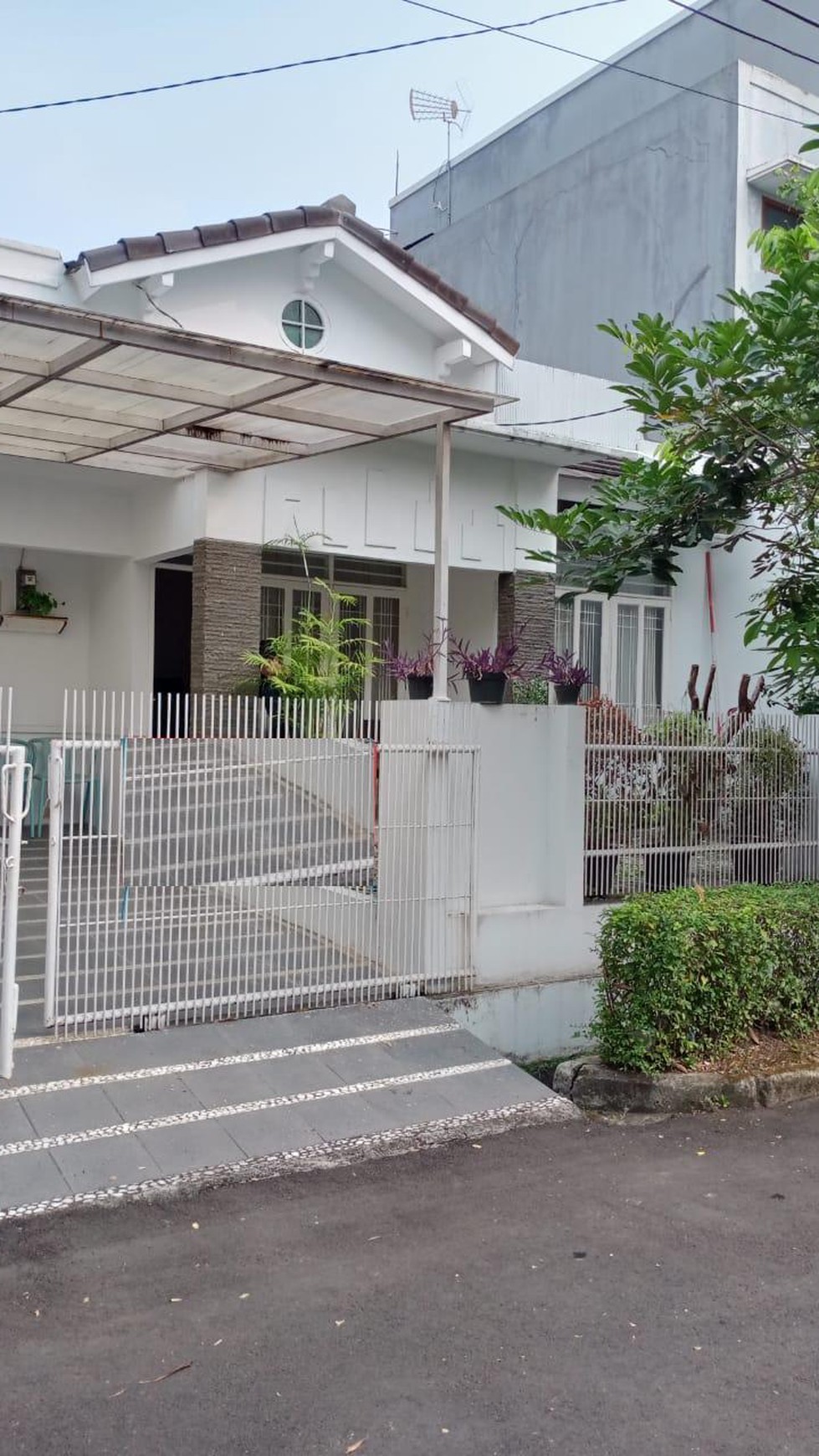 Rumah Cantik,siap huni,lokasi oke di Bintaro 9