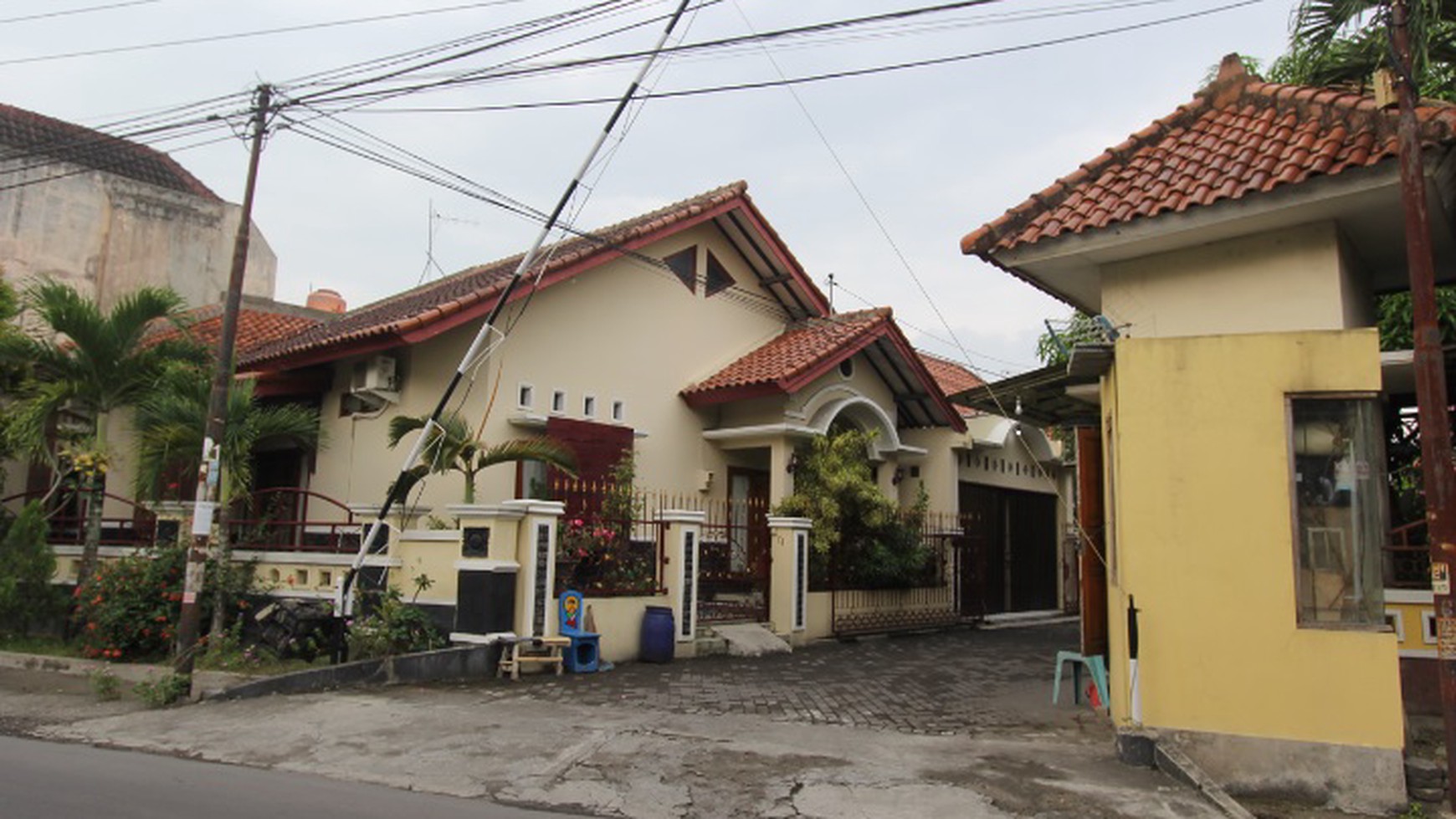 RUMAH TINGGAL DEKAT AL-AZHAR, PERUM CENDRAWASIH 2, SLEMAN