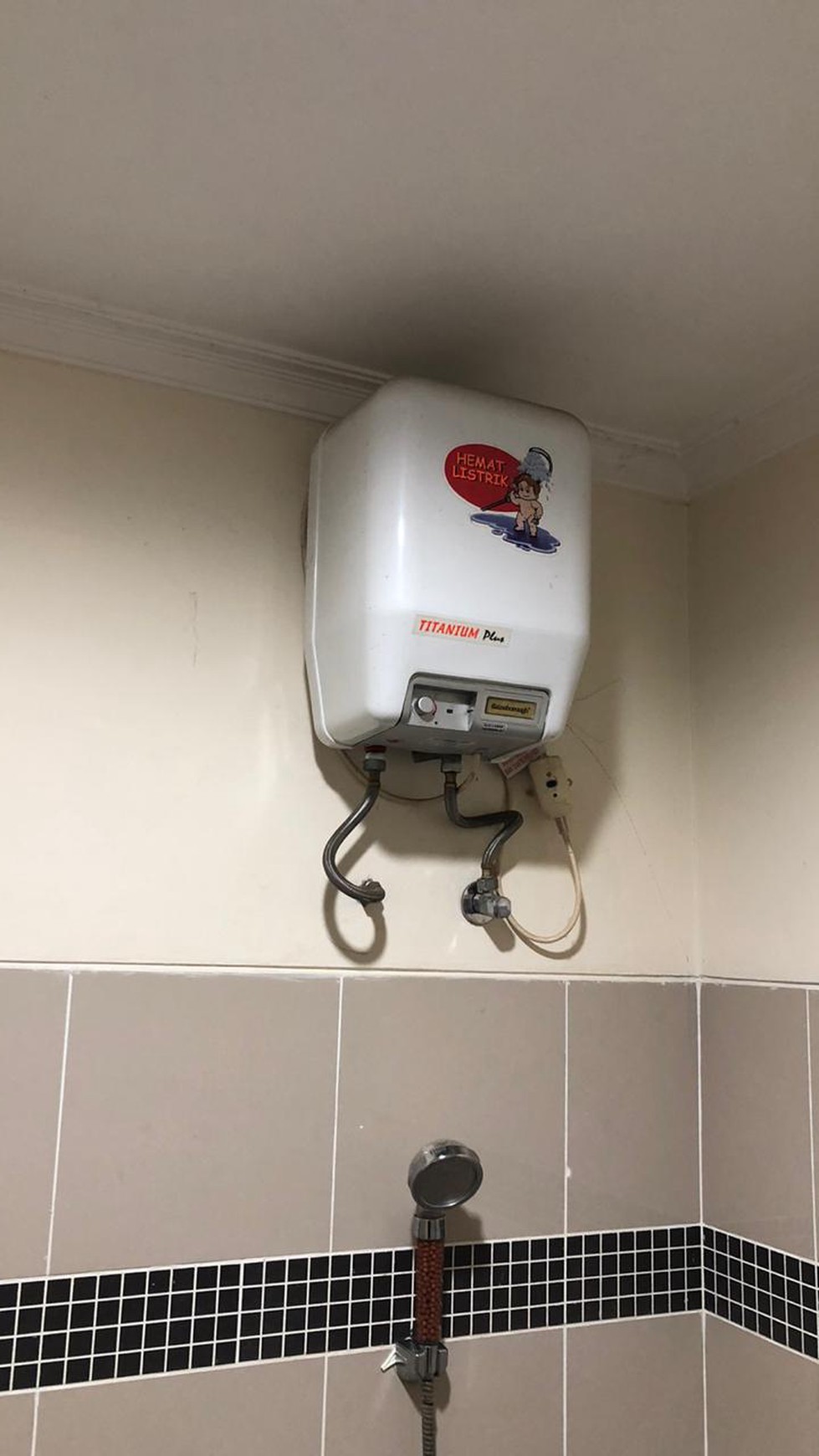 Rumah berlantai 2 di Aquamarine PHG dengan harga Sewa Menarik