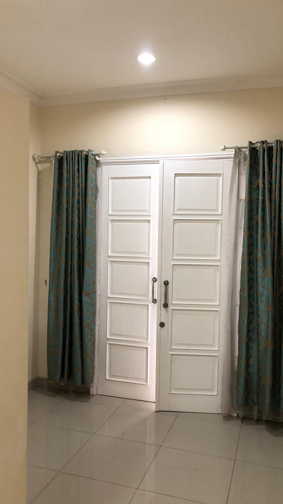 Rumah berlantai 2 di Aquamarine PHG dengan harga Sewa Menarik