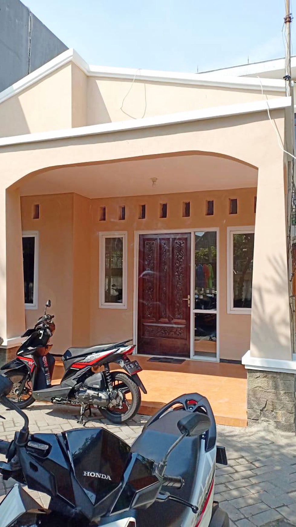 Rumah di Raya Sukomanunggal Jaya, Strategis, Nol Jalan Raya. - TAN -