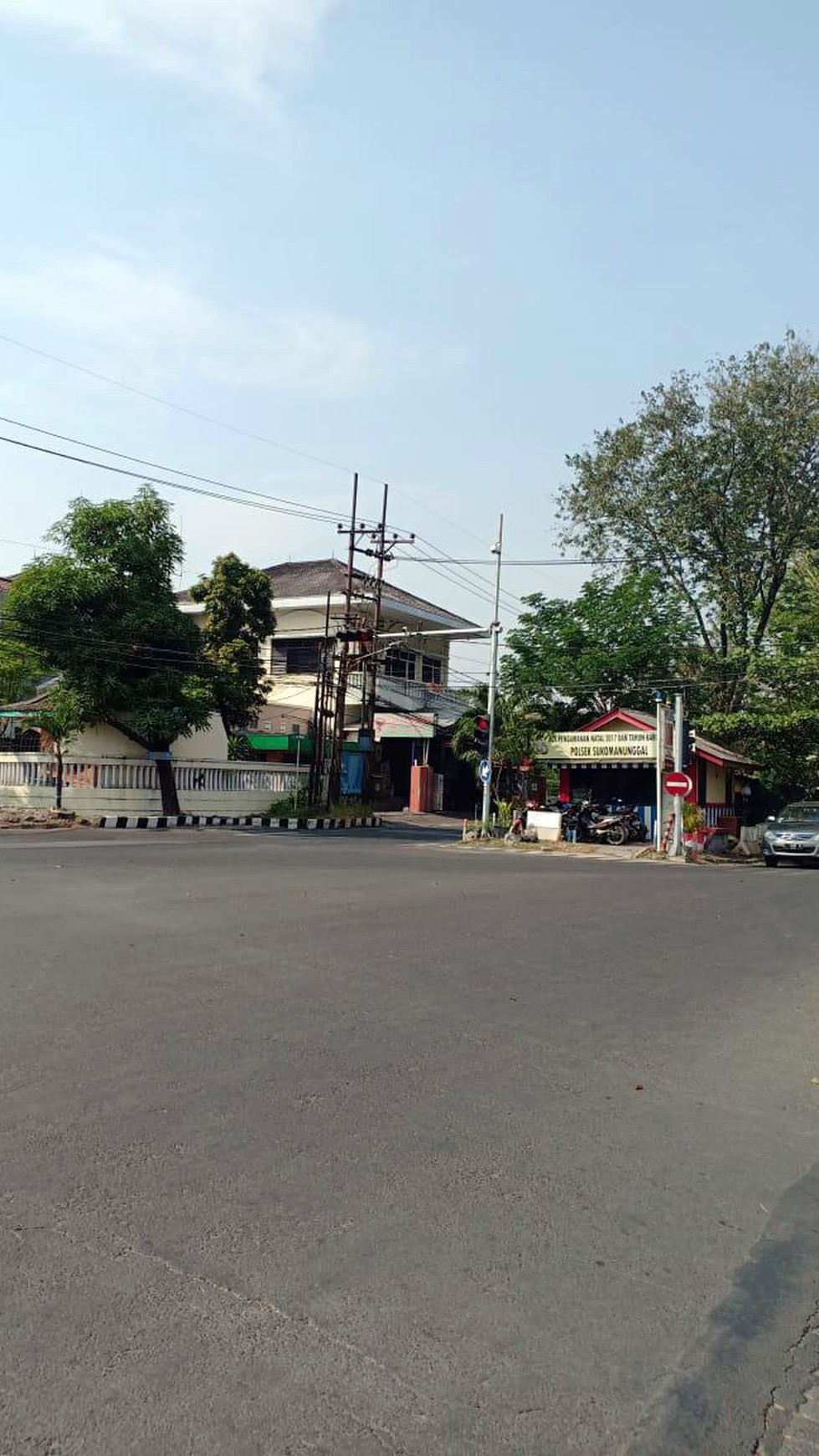 Rumah di Raya Sukomanunggal Jaya, Strategis, Nol Jalan Raya. - TAN -