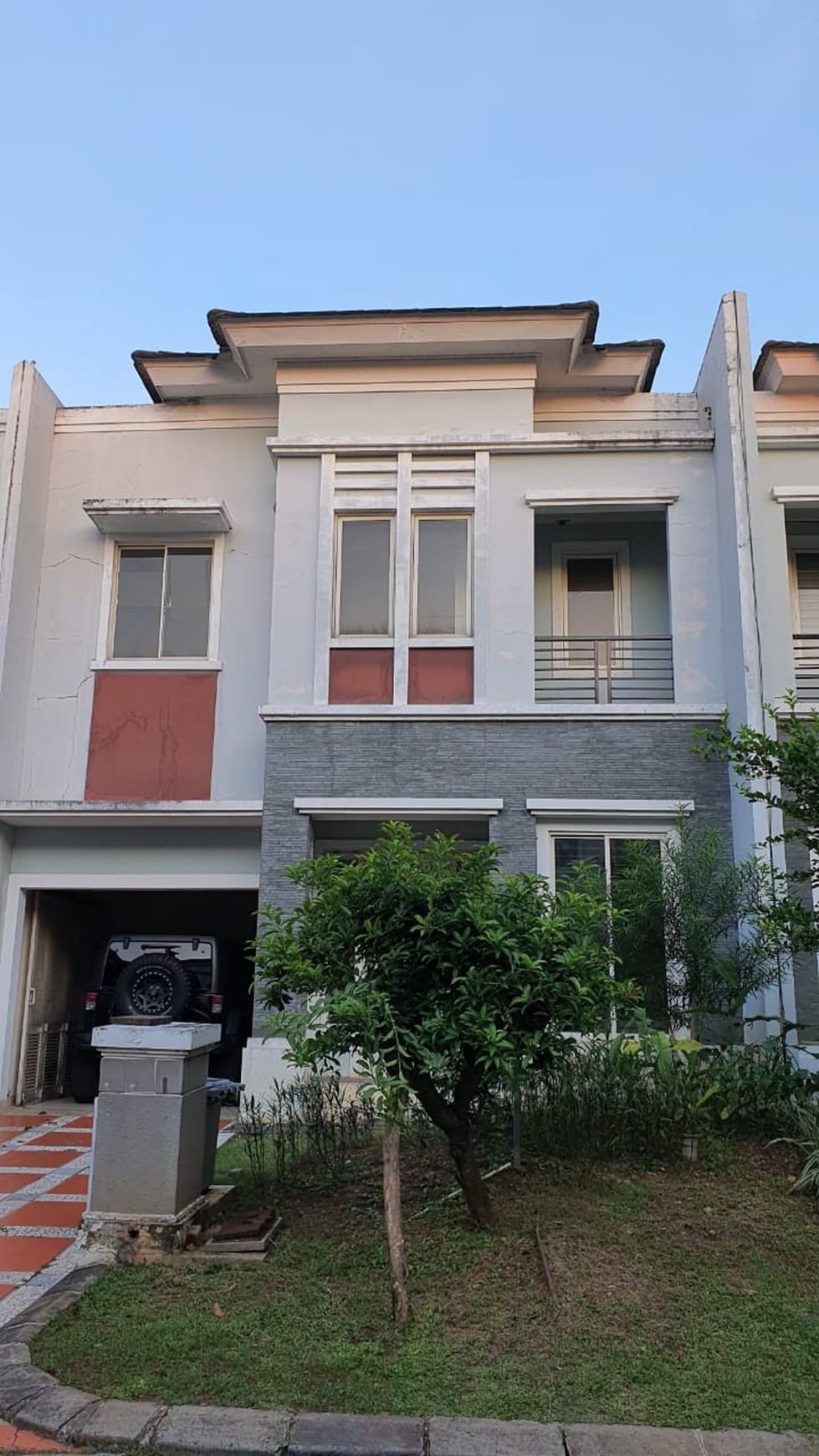 Rumah berlantai 2 di Aquamarine PHG dengan harga Sewa Menarik