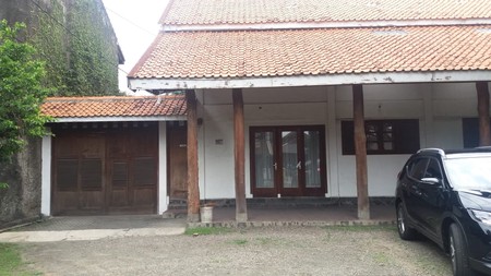 Rumah Dengan Halaman Luas dan Hitung Tanah @Cipete Selatan