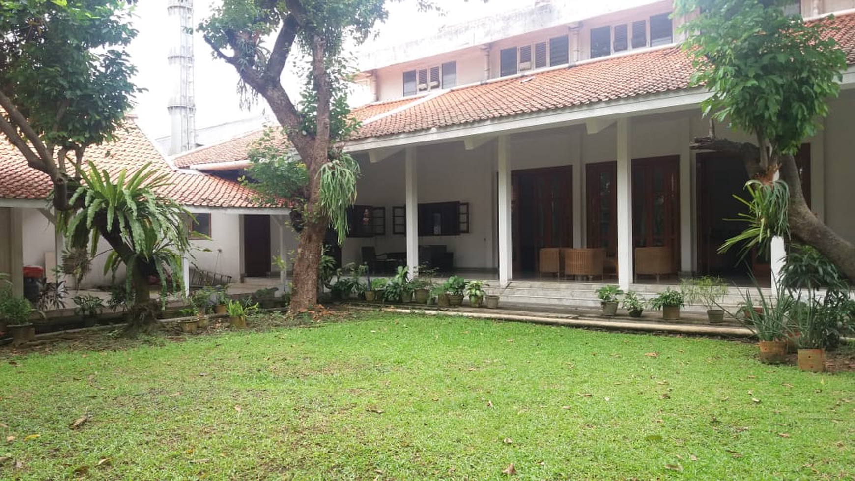 Rumah Dengan Halaman Luas dan Hitung Tanah @Cipete Selatan
