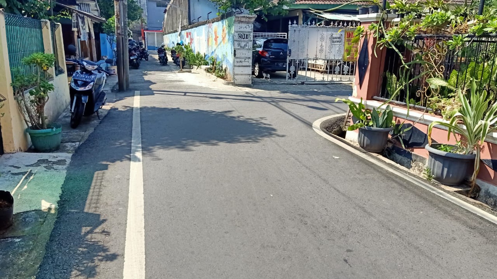 Dijual Tanah dengan Kos2an dekat Masjid di Jatiwaringin