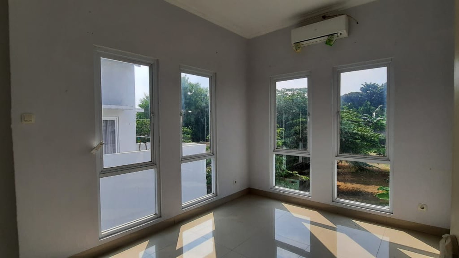 Rumah Dijual di Taman Bukit Hijau Pamulang ##AG
