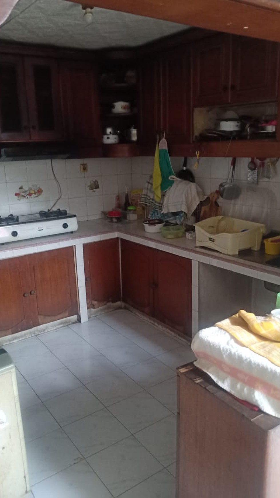 Rumah Tua 1,5 Lantai masih layak huni di Kramat Jakarta Pusat