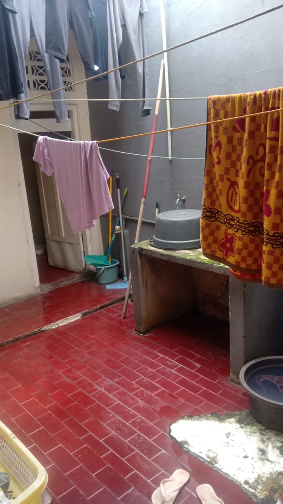 Rumah Tua 1,5 Lantai masih layak huni di Kramat Jakarta Pusat