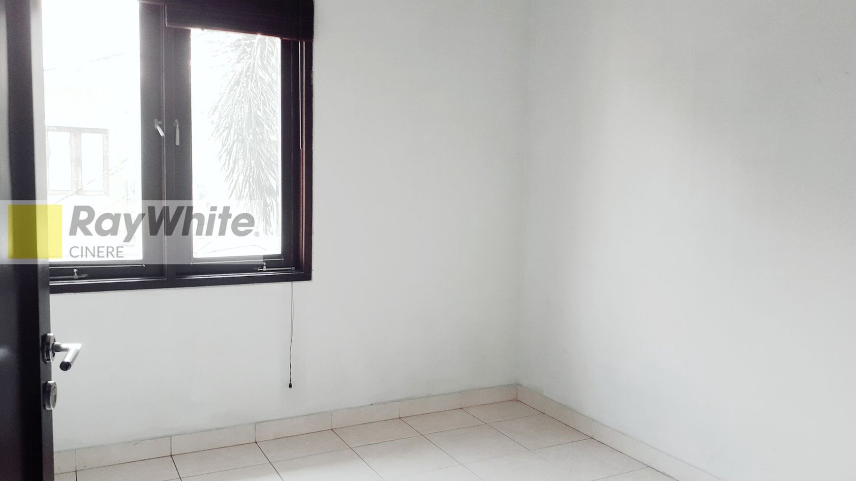 Rumah siap huni dan murah dalam komplek di Cirendeu, Tangerang Selatan