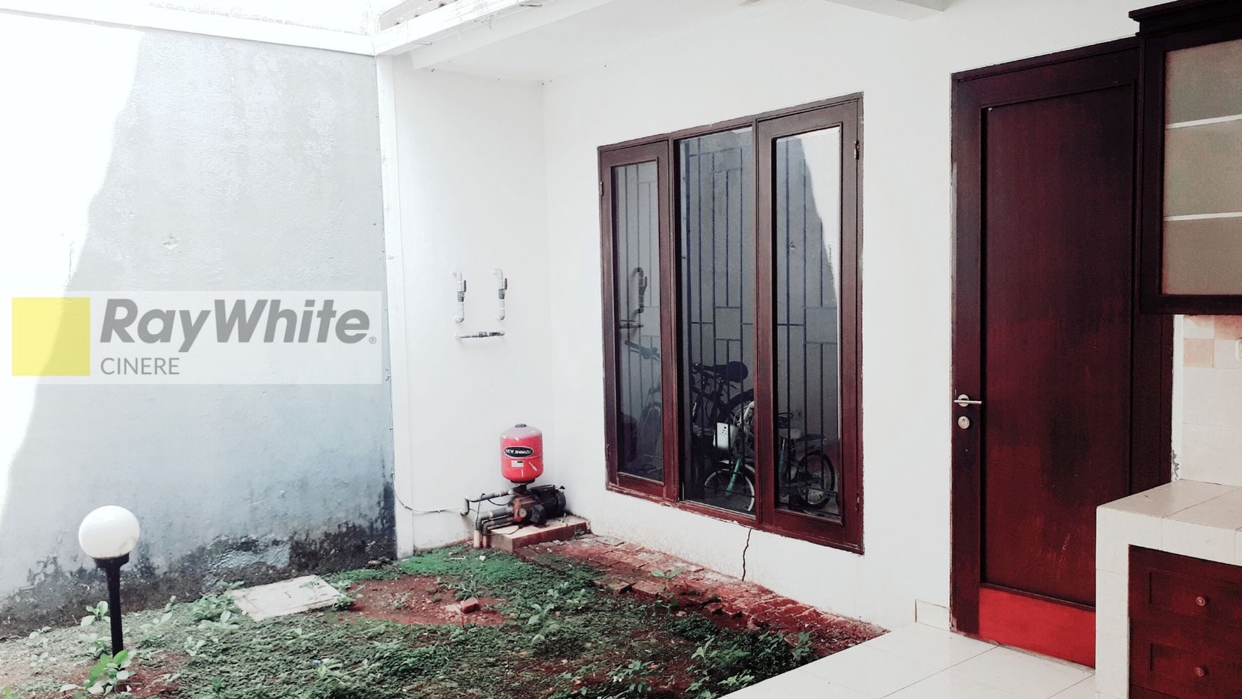 Rumah siap huni dan murah dalam komplek di Cirendeu, Tangerang Selatan