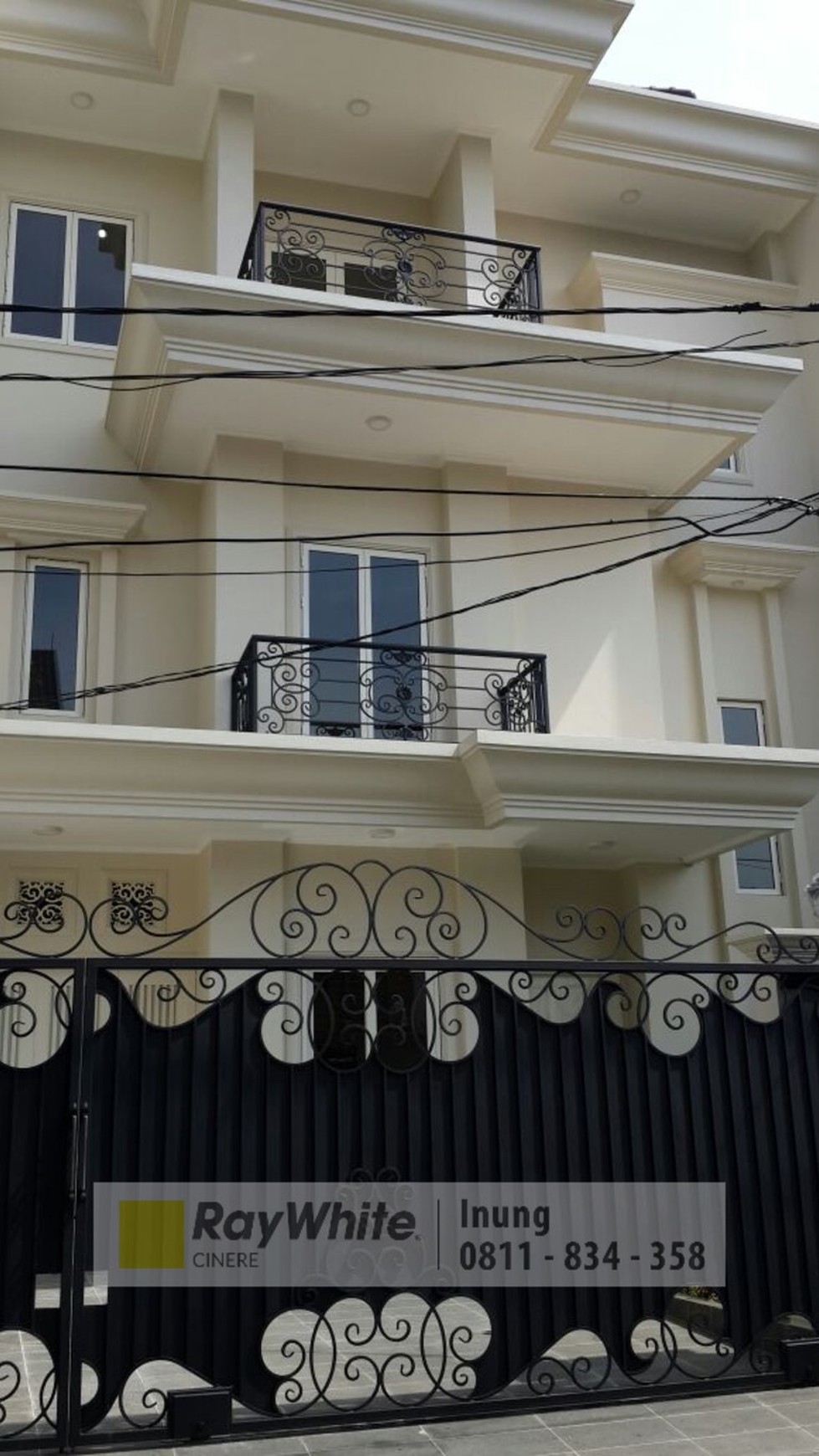 Rumah 3 Lantai di Pondok Indah, Jakarta Selatan